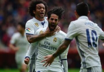 Marcelo celebra el 2-3 de Isco. 