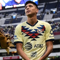 Edson Álvarez se despide entre aplausos de su afición