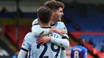 Soccer Football - Premier League - Crystal Palace v Chelsea - Selhurst Park, London, Britain - April 10, 2021 Chelsea&#039;s Christian Pulisic celebrates scoring their second goal with Kai Havertz Pool via REUTERS/Justin Tallis EDITORIAL USE ONLY. No use 