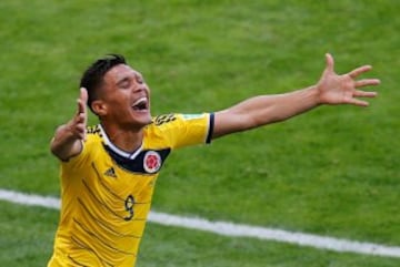 La Selección goleó a los europeos con goles de Pablo Armero, Teo Gutiérrez y James Rodríguez.