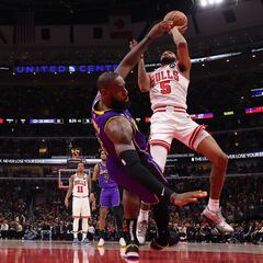 La respuesta de Beverley a LeBron James por provocarlo en la victoria de Lakers sobre los Bulls