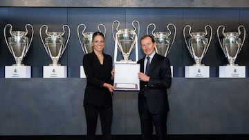 Melanie Leupolz y Emilio Brutragueño, posando juntos tras la retirada de la futbolista.