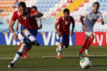 Nicolás Castillo fue el goleador en el Sudamericano y en el Mundial. Partió de Universidad Católica al Brujas de Bélgica. En el cuadro belga, no tuvo muchas opciones, por lo que decidió emigrar al Mainz de Alemania, donde en seis meses soló jugo 47 minutos.