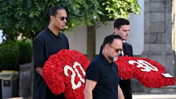 Liverpool squad pays last respects to Diogo Jota
