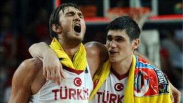 Turquía cumple pronósticos y arrasa