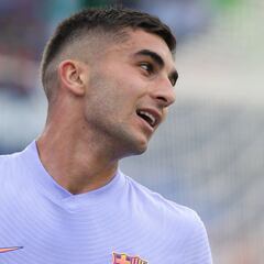 Ferran Torres se baja del avión a Australia y se cae del amistoso