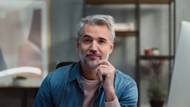 Si naciste en la década de los 60 y 70, la psicología dice que puedes tener estos ocho rasgos mentales