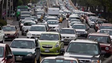 El programa Hoy No Circula prohíbe a los autos con engomado rojo circular en el Valle de México este miércoles 13 de agosto del 2025.