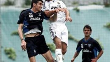 <b>LUCHA. </b>El madridista Velayos en el empate ante el Marino.