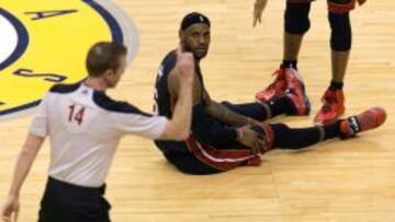 LeBron James durante el encuentro ante los Indiana Pacers.