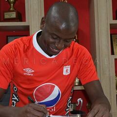 América aplaza la presentación de Adrián Ramos