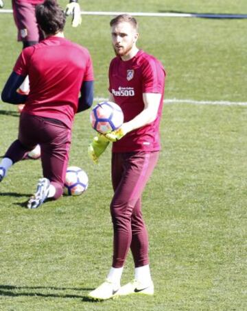 En el entrenamiento pudieron verse las novedades que presentará la lista del Atlético de cara al encuentro ante el Granada.
