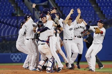 Después de una pausa de 12 años de los Juegos Olímpicos de Verano, el béisbol regresó a los Juegos Olímpicos de 2020 en Tokio y el equipo local, Japón, cumplió una misión nacional determinada de ganar la medalla de oro olímpica de béisbol por primera vez. La fotógrafa de Getty Images, Steph Chambers, captura a la perfección la alegría de los jugadores japoneses después de derrotar a Estados Unidos 2-0 en el día 15 de los Juegos Olímpicos 