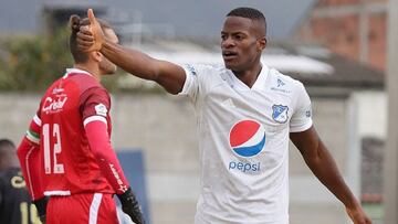 Andr&eacute;s Rom&aacute;n durante un partido con Millonarios.