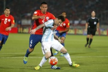 Mauricio Isla: el Huaso es el lateral por derecha. Sus continuas proyecciones al ataque le entregan el puesto. 