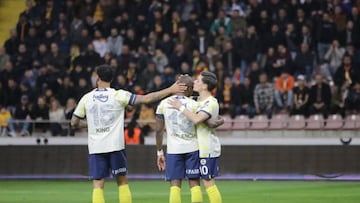 KAYSERI, TURKIYE - MARCH 04: Valencia (13) of Fenerbahce celebrates after scoring a goal during Turkish Super Lig soccer match between Yukatel Kayserispor and Fenerbahce in Kayseri, Turkiye on March 04, 2023. (Photo by Murat Asil/Anadolu Agency via Getty Images)