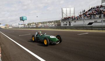 Tercera edici車n de la reuni車n y exhibici車n de autom車viles cl芍sicos en el circuito del Jarama