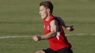 Gameiro, diez días de baja por elongación en el bíceps femoral