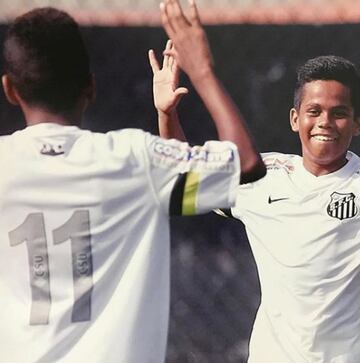 Rodrygo sólo ha tenido un equipo y ese ha sido el Santos. Jugó en el equipo paulista desde los 9 años.