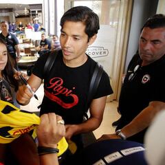 Matías Fernández llegó a Chile y da una señal en la negociación