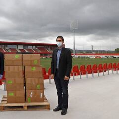 Dona 20.000 mascarillas al Ayuntamiento de Alcalá de Henares