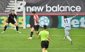 Ocasión de Cutrone contra el Athletic.