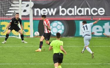 Los 9 toques al bal¨®n de Cutrone en su debut con el Valencia