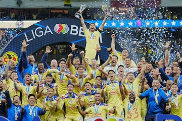    Henry Martin lifts the Clausura 2024 champion and Champion of Champions trophies  during the final second leg match between America and Cruz Azul as part of the Torneo Clausura 2024 Liga BBVA MX at Azteca Stadium on May 26, 2024 in Mexico City, Mexico.