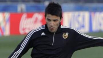David Villa golpea un balón