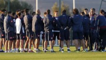 T&eacute;cnico, jugadores y presidente del San Lorenzo est&aacute;n presionando en las &uacute;ltimas horas para condicionar el arbitraje de la final.
 