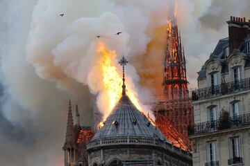 Devastador incendio de la catedral de Notre Dame, uno de los monumentos m¨¢s emblem¨¢ticos de Par¨ªs.
