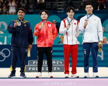 El gimnasta colombiano logró la medalla de plata en la prueba de barra fija de los Juegos Olímpicos de París 2024 tras lograr una clasificación de 14.533, misma puntuación del japonés Shinnosuke Oka que fue oro gracias a su ejecución.  