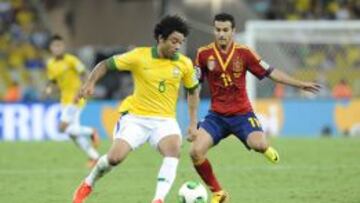 Marcelo jugando contra España con la selección brasileña