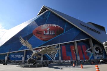 Panorámica del exterior del Mercedes-Benz Stadium donde se jugará la final. 