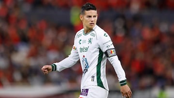 AME2327. GUADALAJARA (MÉXICO), 18/01/2025.- James Rodríguez del León en acción ante Atlas, este sábado en la jornada 2 del Torneo Clausura 2025 de la liga del fútbol mexicano, en el Estadio Jalisco, en Guadalajara (México). EFE/ Francisco Guasco