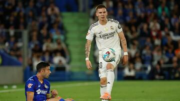 GETAFE (COMUNIDAD DE MADRID), 19/10/2025.- El extremo del Real Madrid Franco Mastantuono (d) este domingo, durante el partido de la jornada 9 de LaLiga EA Sports que Getafe y Real Madrid disputan en el Coliseum, en Getafe (Comunidad de Madrid). EFE/ Mariscal