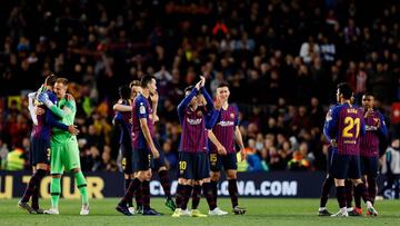 Los jugadores del Barça celebran el triunfo por 2-0 al Atlético en el Camp Nou.