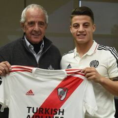 Elías López firmó su primer contrato profesional con River