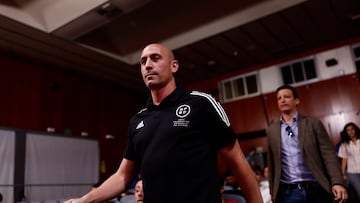 MADRID, 12/06/2023.- El presidente de la Federación Española de Fútbol, Luis Rubiales, a su llegada a la rueda de prensa del seleccionador nacional femenino Jorge Vilda ofrecida este lunes para dar a conocer la prelista de elegidas para competir por España en el Mundial del próximo verano en Australia y Nueva Zelanda. EFE/ Rodrigo Jimenez