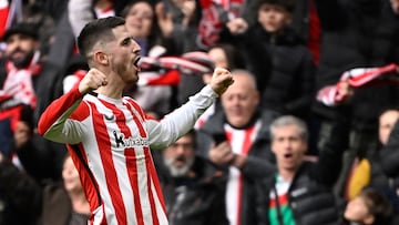 Athletic Bilbao's Spanish midfielder #08 Oihan Sancet celebrates scoring the opening goal from the penalty spot during the Spanish league football match between Athletic Club Bilbao and Girona FC at San Mames Stadium in Bilbao on February 8, 2025. (Photo by ANDER GILLENEA / AFP)