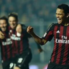 Bacca y sus goles acercan al Milan a copas europeas
