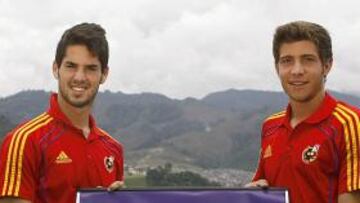 <b>PAREJA DE ORO. </b>Isco y Sergi Roberto serán los encargados de poner hoy el fútbol ante Costa Rica.