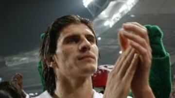 OBJETIVO. El Madrid sigue al potente ariete alemán Mario Gómez