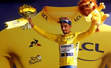 Julian Alaphilippe sigue conservando el maillot amarillo. 