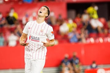 El mediocentro mallorquín jugó apenas un cuarto de hora en el debut liguero frente al Rayo. Ocupó la posición de mediapunta sustituyendo a Joan Jordán. A pesar de los pocos minutos que tuvo en el partido, desplegó un juego prometedor. Entró fresco y demostró su movilidad en el campo. A pesar de su edad, se mostró valiente ofreciéndose y entregando balones a los espacios. La competencia para entrar en el once sevillista es alta, pero Pedro Ortíz ya se ha ofrecido para repartir juego en el Pijuán.