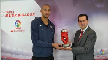 N&#039;zonzi with his award