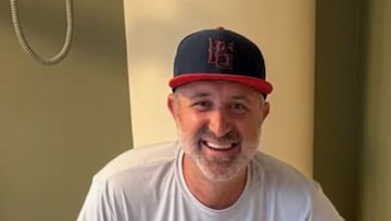 Acude a una tienda de segunda mano y encuentra un cromo histórico valorado en miles de dólares: “¿Está pasando esto ahora mismo?”