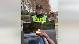 El aviso de la Guardia Civil con la baliza V-16 de la DGT a partir de 2026: “No tienes que registrarte en ningún sitio”