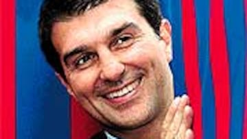 <b>RONALDINHO</B>. Es la magia de este nuevo Barça. Hará que los niños vuelvan a ser felices.