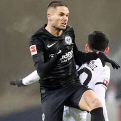 Leverkusen de Charles Aránguiz cayó y se estanca en la tabla